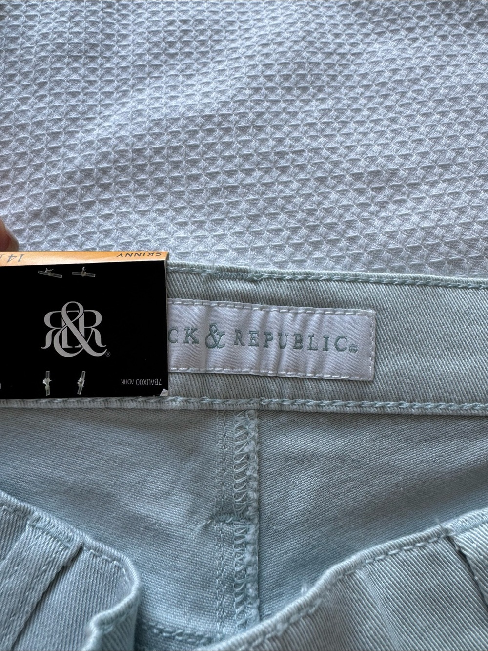 Rock & Republic Light Blue Berlin Skinny Jeans - Picture 5 of 9